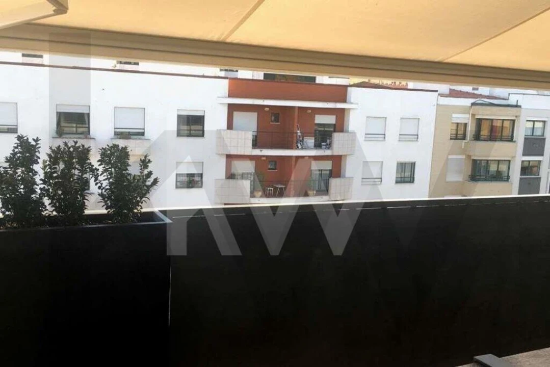 Apartamento T2 para Arrendamento em Lumiar Foto 14
