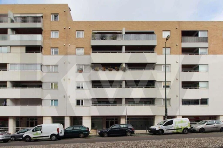 Apartamento T2 para Arrendamento em Lumiar Foto 13
