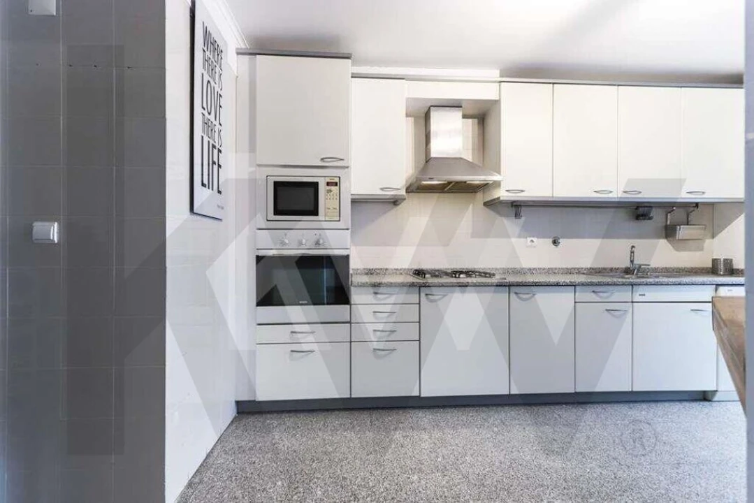 Apartamento T2 para Arrendamento em Lumiar Foto 6