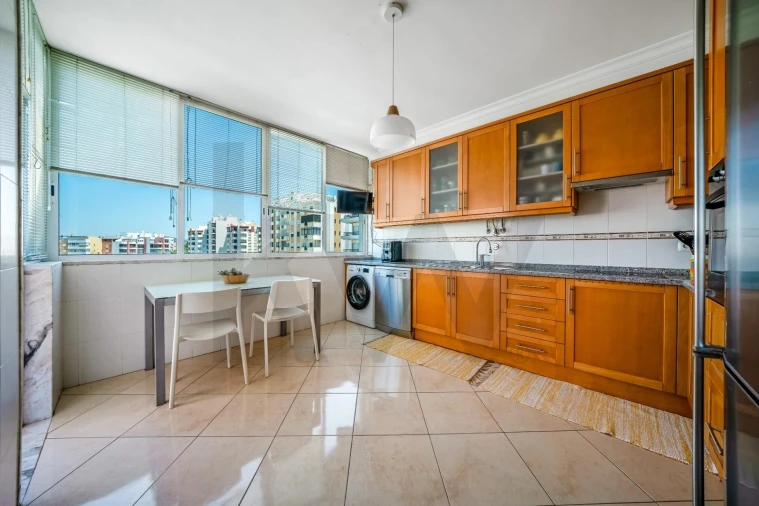 Apartamento T3 para Venda em Faro (Sé e São Pedro) Foto 3