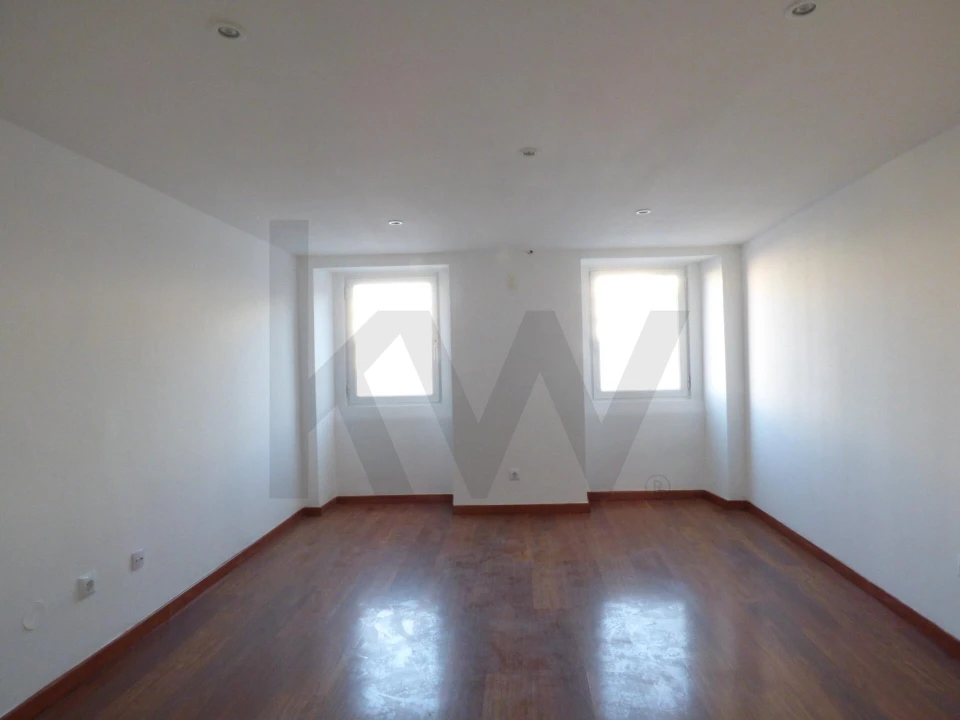 Apartamento T3 para Arrendamento em Misericórdia Foto 16
