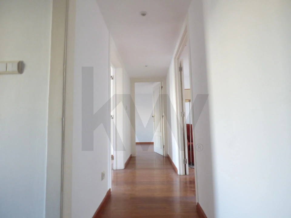 Apartamento T3 para Arrendamento em Misericórdia Foto 7
