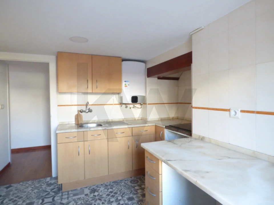 Apartamento T3 para Arrendamento em Misericórdia Foto 11