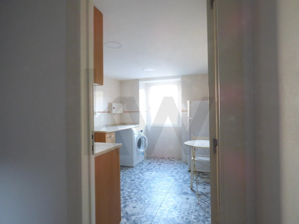 Apartamento T3 para Arrendamento em Misericórdia Foto 9