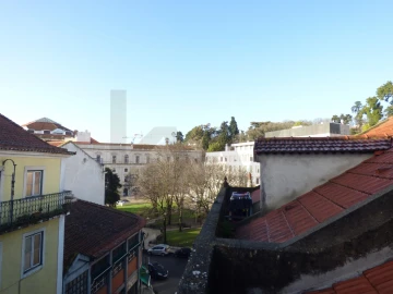 Apartamento T3 para Arrendamento em Misericórdia