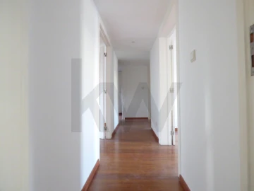 Apartamento T3 para Arrendamento em Misericórdia