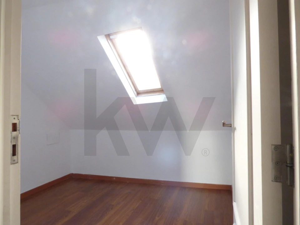Apartamento T3 para Arrendamento em Misericórdia Foto 17