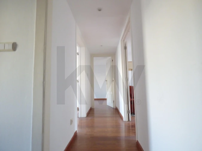 Apartamento T3 para Arrendamento em Misericórdia Foto 7