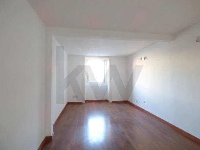 Apartamento T3 para Arrendamento em Misericórdia Foto 18
