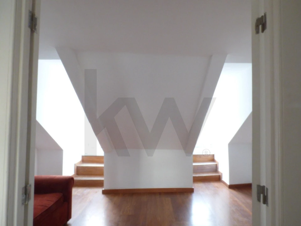 Apartamento T3 para Arrendamento em Misericórdia Foto 13