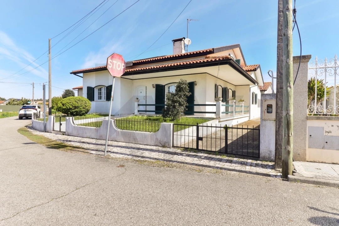 Moradia T3 para Venda em Oiã Foto 30