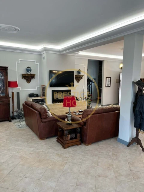 Moradia T6 para Venda em Loule (São Clemente)