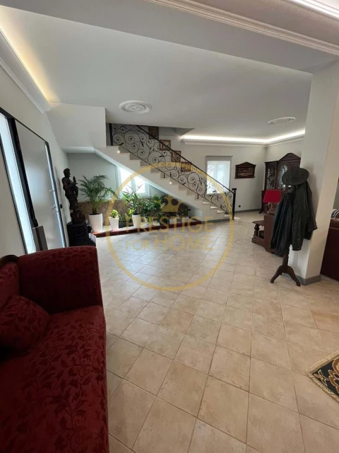 Moradia T6 para Venda em Loule (São Clemente)