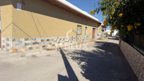 Armazém para Venda em Pechão