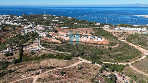 Terreno para Venda em Estômbar e Parchal