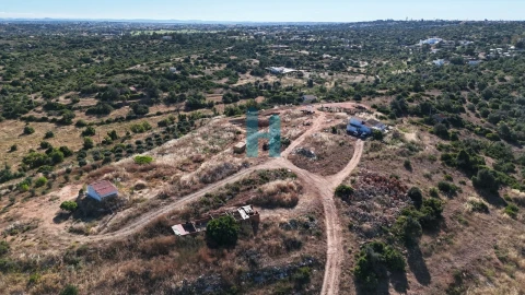 Terreno para Venda em Estômbar e Parchal