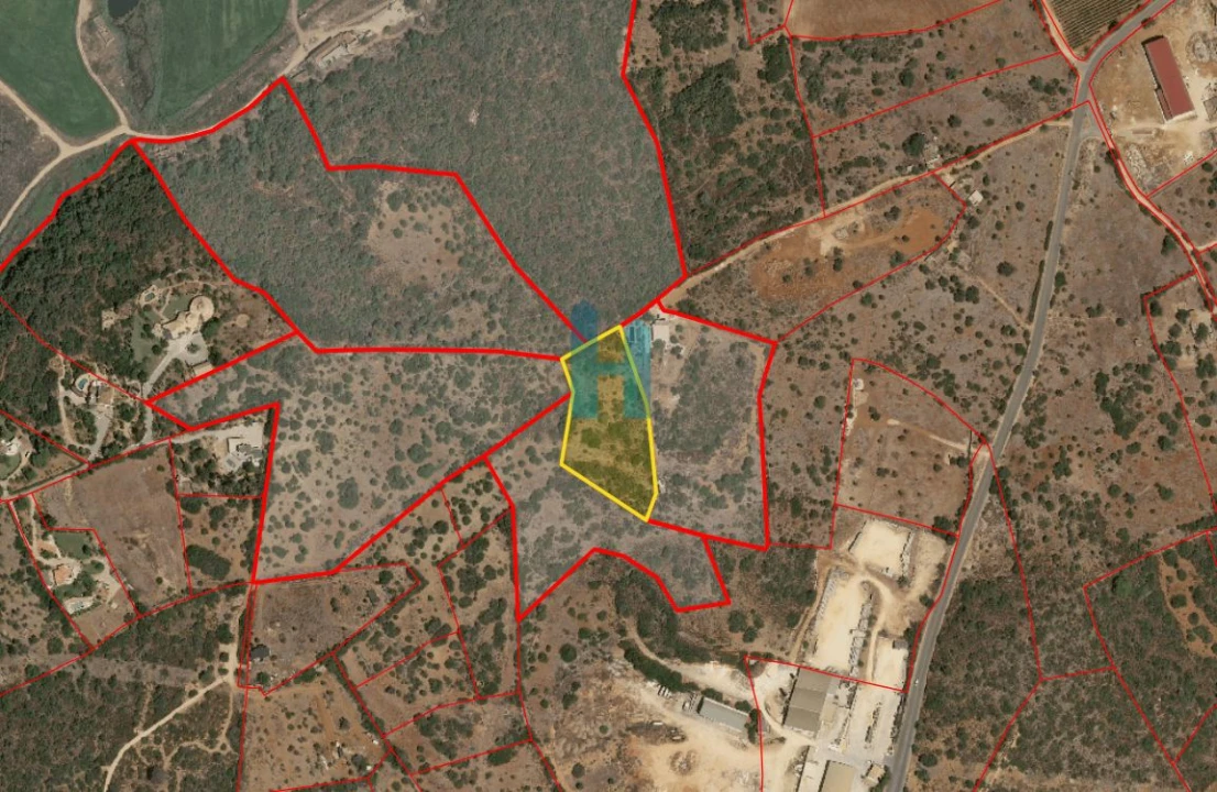 Terreno para Venda em Estômbar e Parchal Foto 1