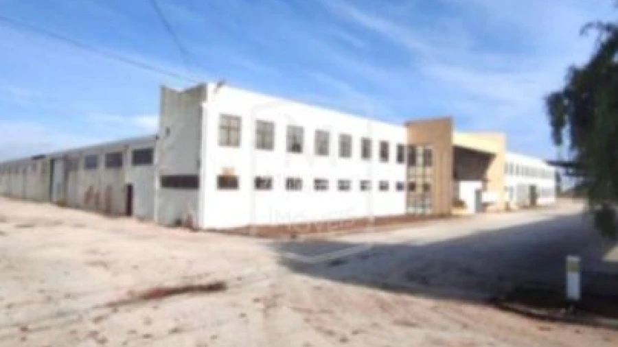 Armazém para Venda em Torres Novas (Santa Maria, Salvador e Santiago)