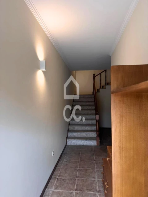 Moradia T3 para Venda em Cristelos, Boim e Ordem