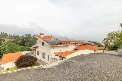 Moradia T4 para Venda em Lamelas e Guimarei
