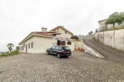 Moradia T4 para Venda em Lamelas e Guimarei
