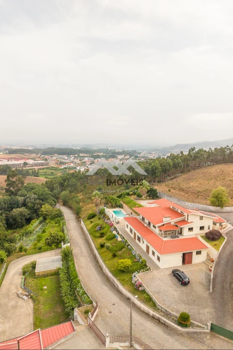 Moradia T4 para Venda em Lamelas e Guimarei