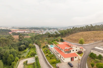 Moradia T4 para Venda em Lamelas e Guimarei