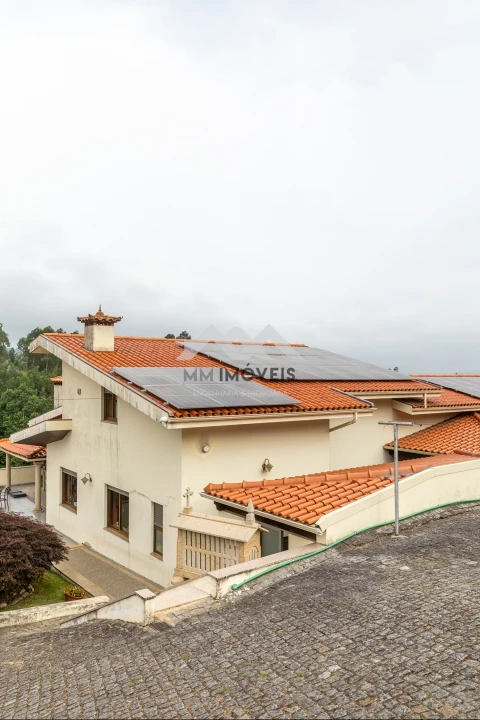 Moradia T4 para Venda em Lamelas e Guimarei