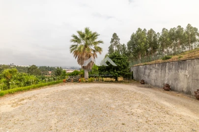 Moradia T4 para Venda em Lamelas e Guimarei
