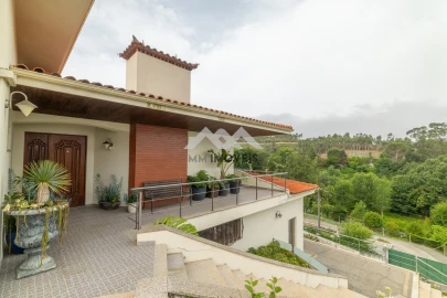Moradia T4 para Venda em Lamelas e Guimarei