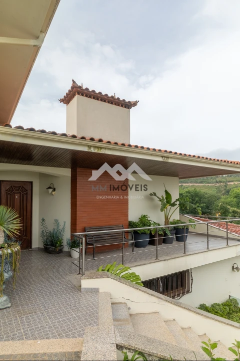 Moradia T4 para Venda em Lamelas e Guimarei