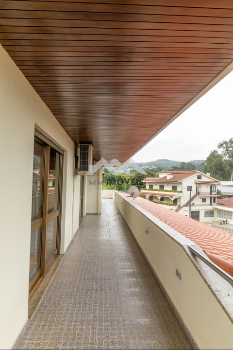 Moradia T4 para Venda em Lamelas e Guimarei