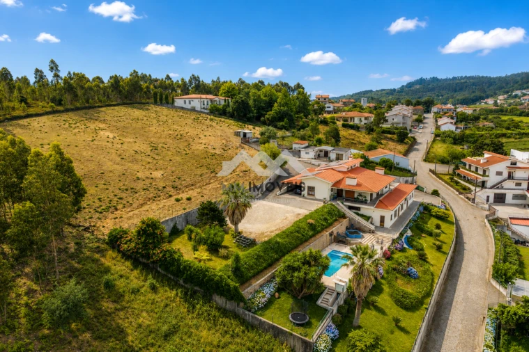 Moradia T4 para Venda em Lamelas e Guimarei Foto 11