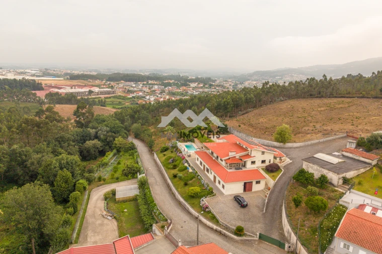 Moradia T4 para Venda em Lamelas e Guimarei Foto 8