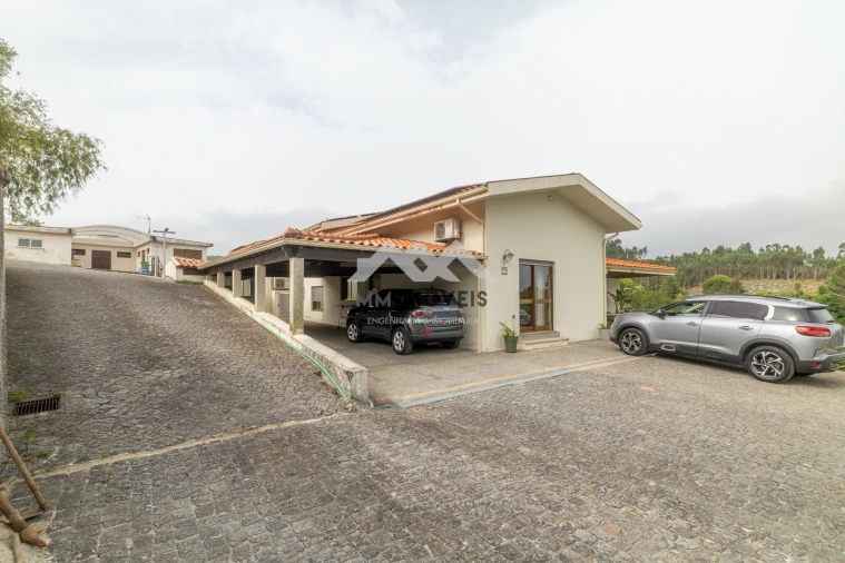 Moradia T4 para Venda em Lamelas e Guimarei Foto 60