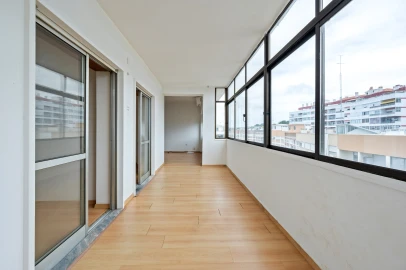 Apartamento T2 para Venda em Oeiras e São Julião da Barra, Paço de Arcos e Caxias