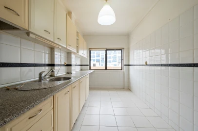 Apartamento T2 para Venda em Oeiras e São Julião da Barra, Paço de Arcos e Caxias
