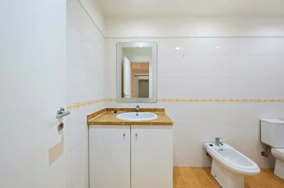 Apartamento T2 para Venda em Oeiras e São Julião da Barra, Paço de Arcos e Caxias