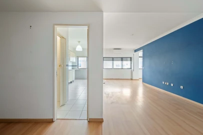 Apartamento T2 para Venda em Oeiras e São Julião da Barra, Paço de Arcos e Caxias