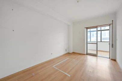 Apartamento T2 para Venda em Oeiras e São Julião da Barra, Paço de Arcos e Caxias