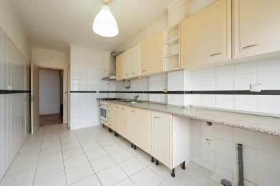 Apartamento T2 para Venda em Oeiras e São Julião da Barra, Paço de Arcos e Caxias