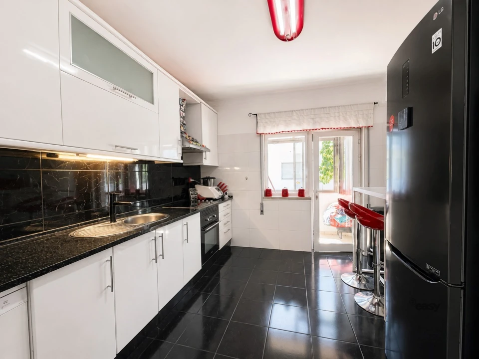 Apartamento T2 para Venda em Corroios Foto 17
