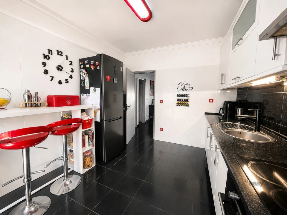 Apartamento T2 para Venda em Corroios Foto 19