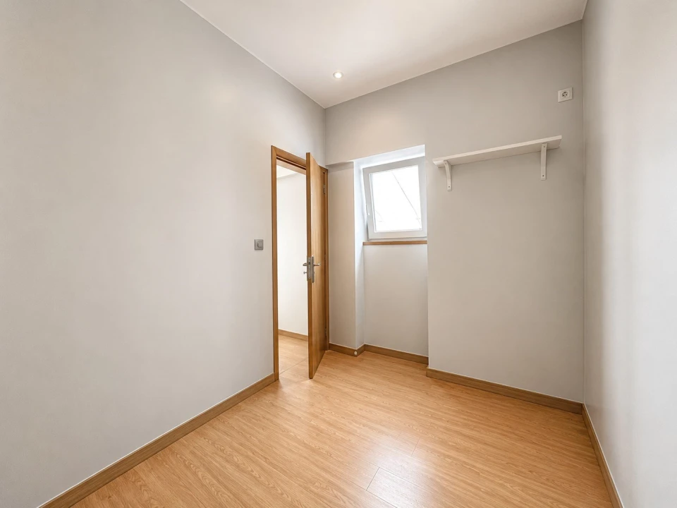 Apartamento T2 para Arrendamento em Campolide Foto 13