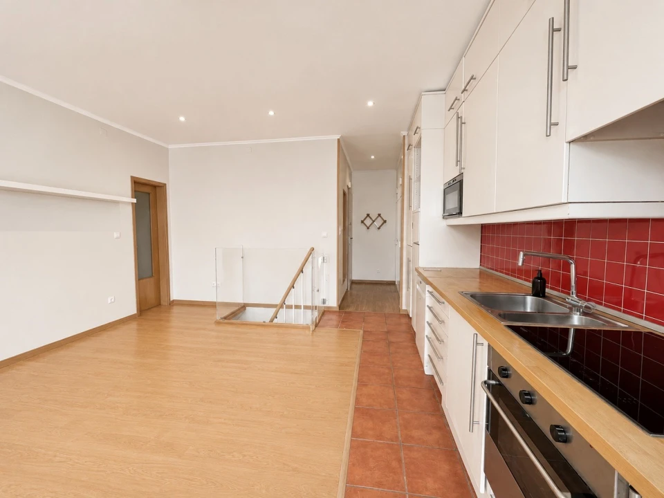Apartamento T2 para Arrendamento em Campolide Foto 3