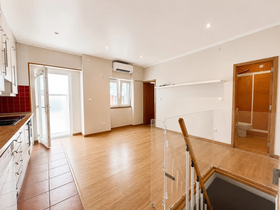 Apartamento T2 para Arrendamento em Campolide Foto 6