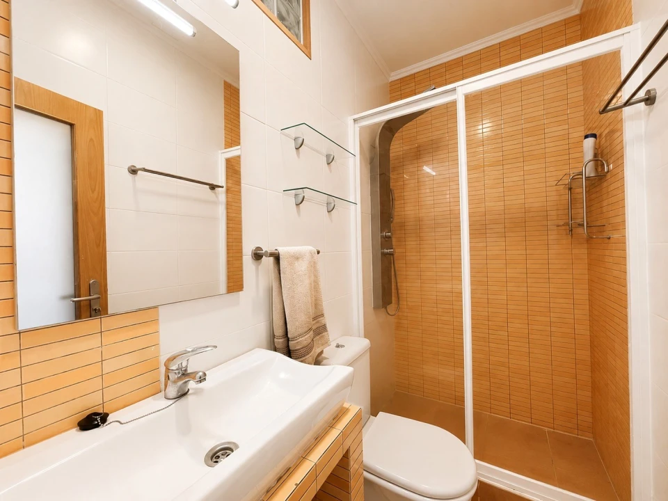 Apartamento T2 para Arrendamento em Campolide Foto 17