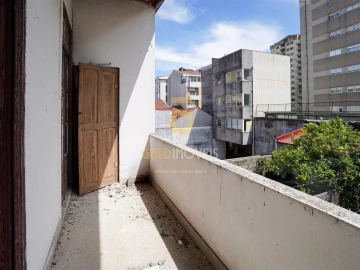 Moradia T4 para Venda em Cedofeita, Santo Ildefonso, Sé, Miragaia, São Nicolau e Vitória