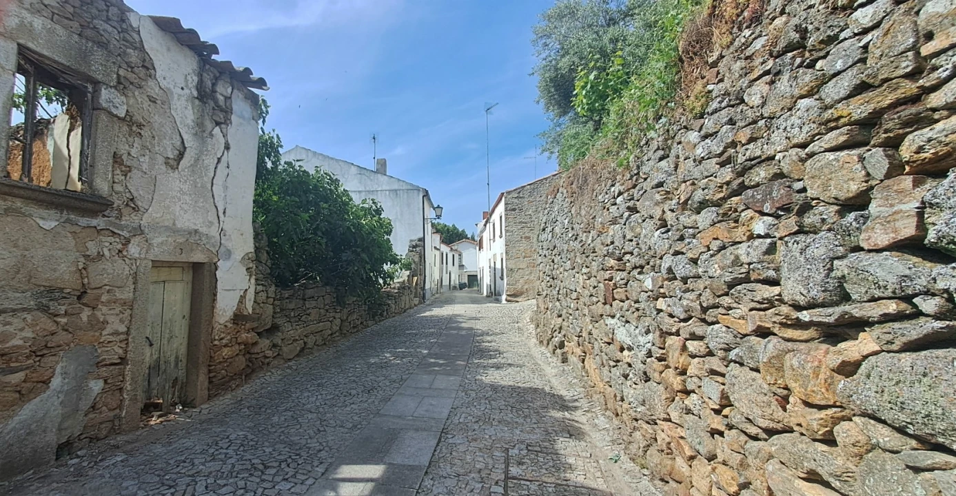 Moradia T2 para Venda em Miranda do Douro Foto 3