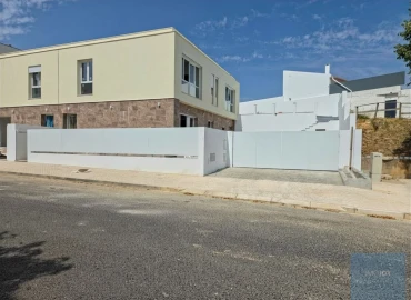 Moradia T4 para Venda em São Domingos de Rana